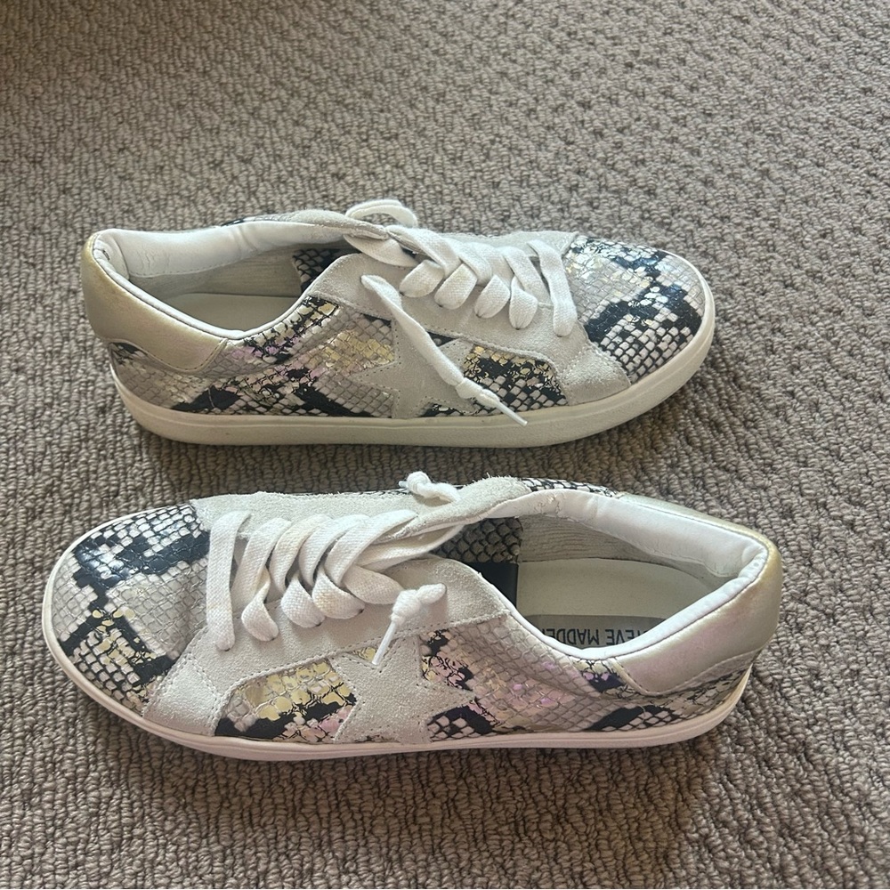 Steve Madden Snakeprint Sneakers size 9 Preppy Shoes College Stylish